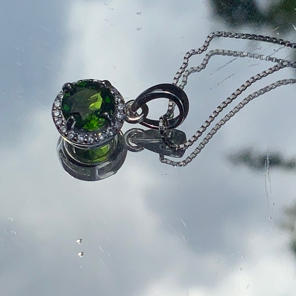 RUSSIAN EMERALD & CUBIC ZIRCONIA 925 STERLING SILVER NECKLACE, 18 INCHES - Picture 7 of 10